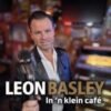 Leon Basley – Ik zit in een klein café